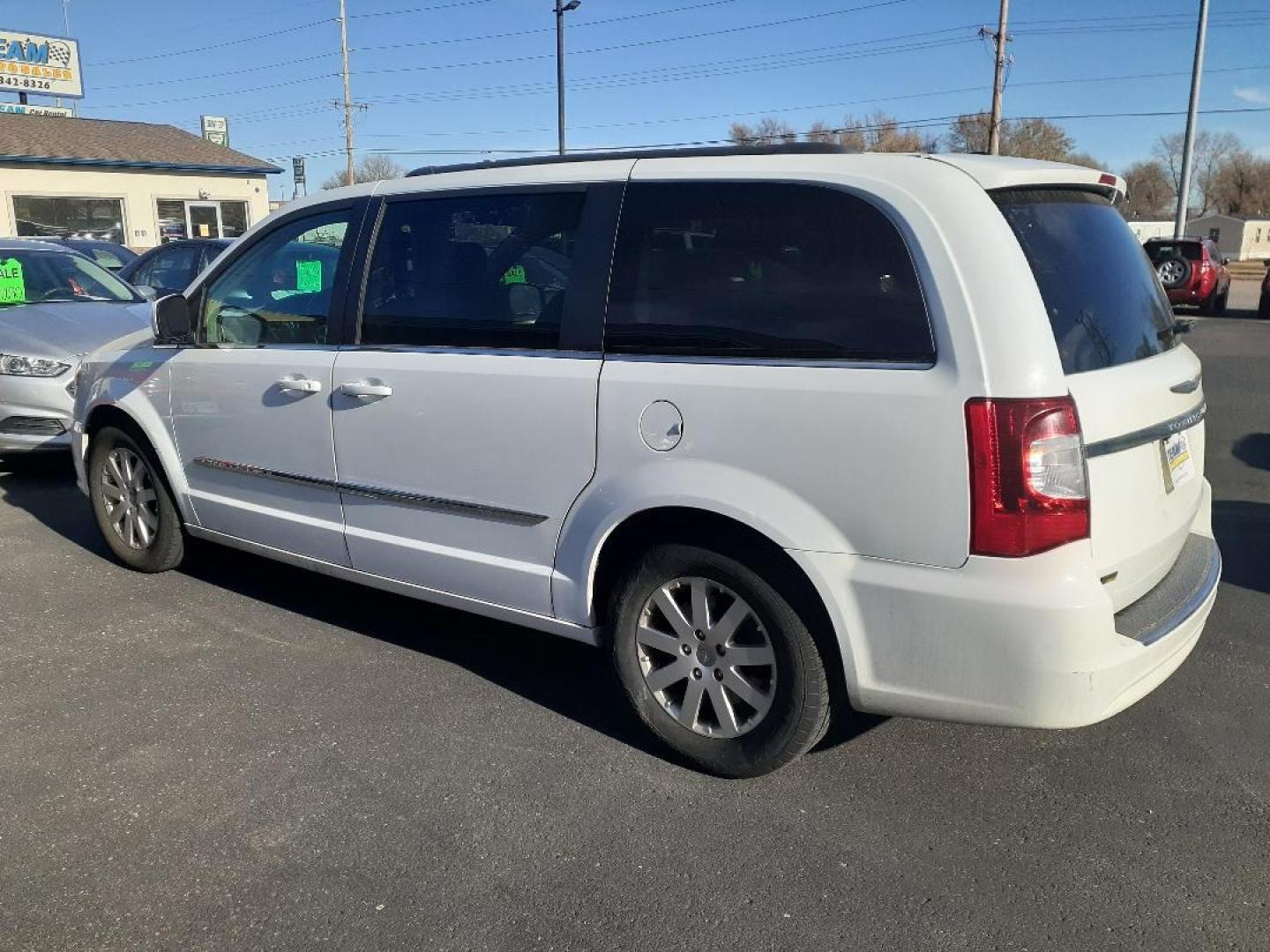 2016 Chrysler Town & Country Touring (2C4RC1BG3GR) with an 3.6L V6 DOHC 24V engine, 6A transmission, located at 2015 Cambell Street, Rapid City, SD, 57701, (605) 342-8326, 44.066433, -103.191772 - Photo#5